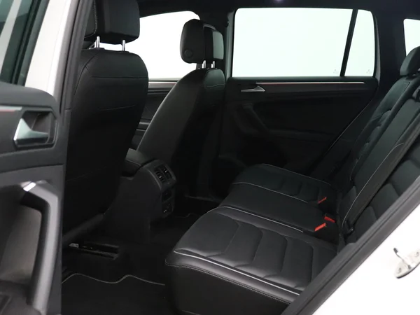 VOLKSWAGEN Tiguan (2022) — foto 18 van 26