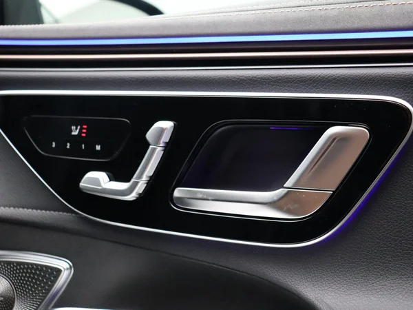 Mercedes-Benz EQE (2023) — foto 15 van 27