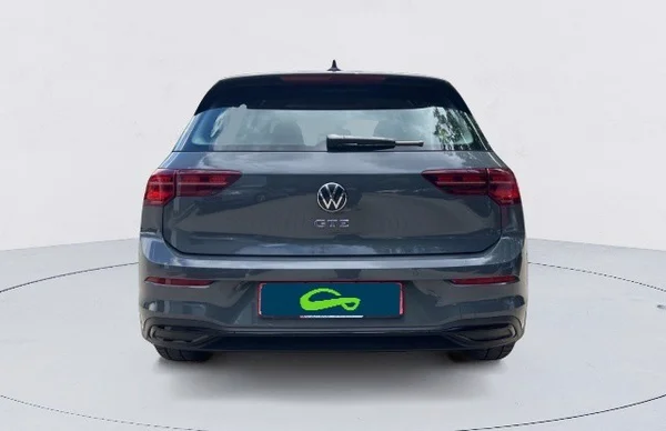 Volkswagen Golf VIII GTE (2023) — foto 3 van 10