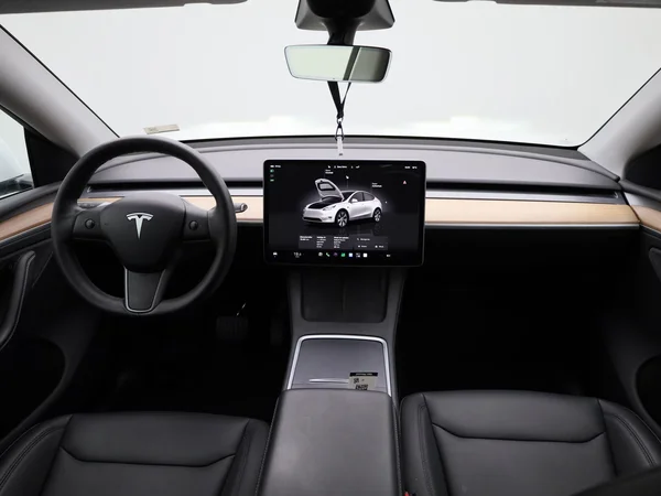 Tesla Model Y (2022) — foto 30 van 42