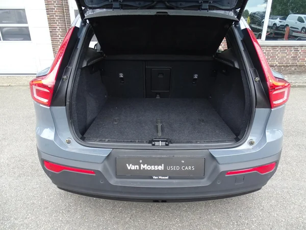 Volvo XC40 (2023) — foto 9 van 28