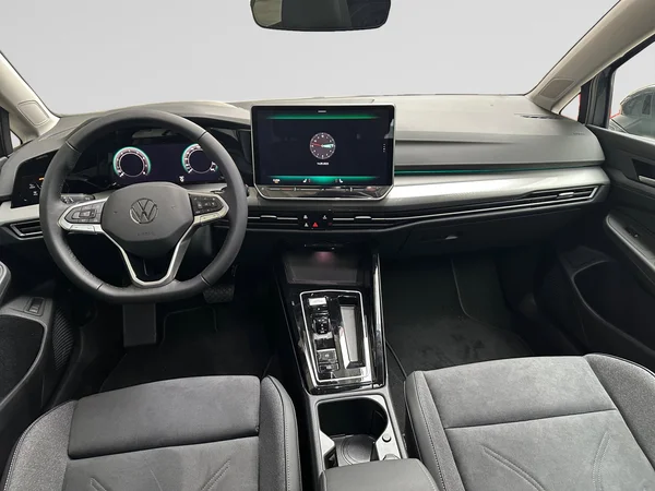 VOLKSWAGEN Golf VIII SW (2025) — foto 19 van 22