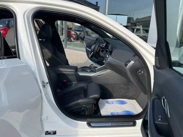 Bmw 330 (2022) — foto 9 van 23