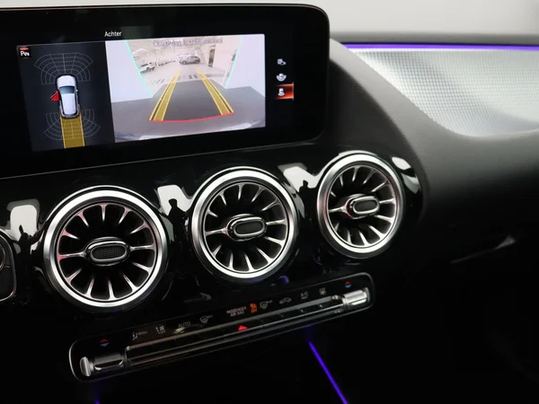 Mercedes-Benz GLA (2022) — foto 4 van 24