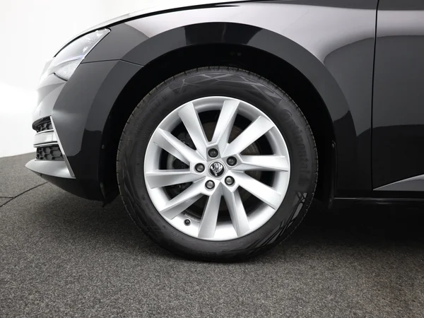 SKODA Superb Combi (2024) — foto 8 van 21