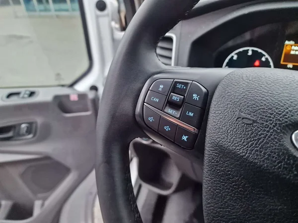 Ford Transit (2024) — foto 3 van 15