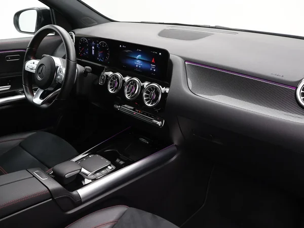 Mercedes-Benz GLA (2022) — foto 23 van 29