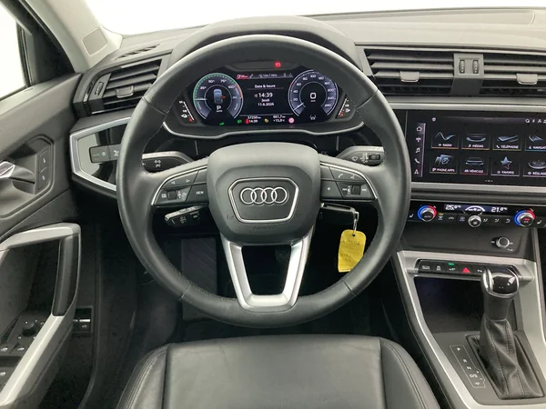 AUDI Q3 Sportback PHEV (2022) — foto 18 van 36