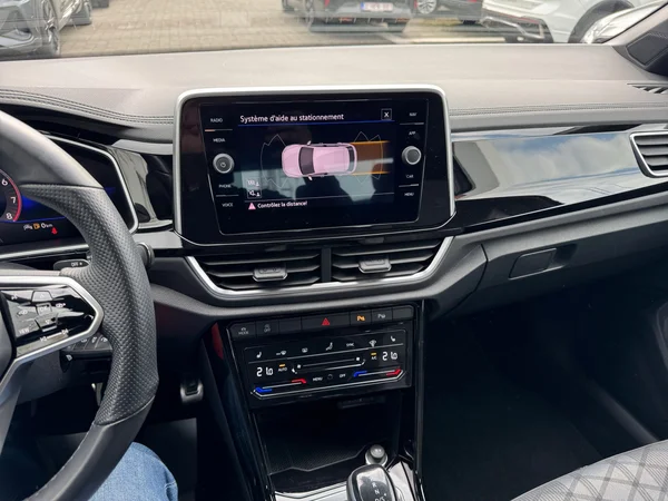 VOLKSWAGEN T-Roc (2022) — foto 5 van 24