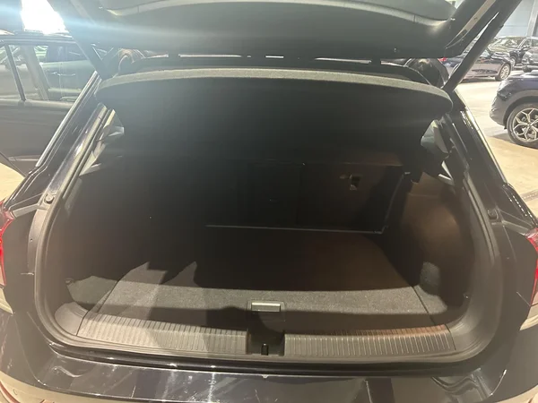 Volkswagen T-Roc (2023) — foto 9 van 20