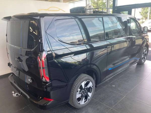 Ford Transit Custom — foto 18 van 22