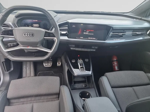 AUDI Q4 e-tron (2025) — foto 6 van 24