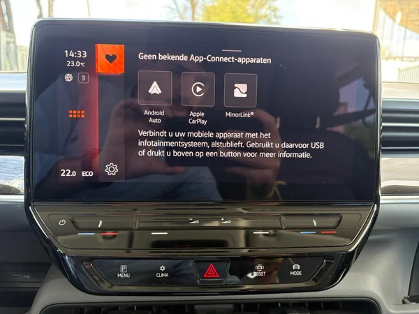 VOLKSWAGEN ID.Buzz (2024) — foto 13 van 24