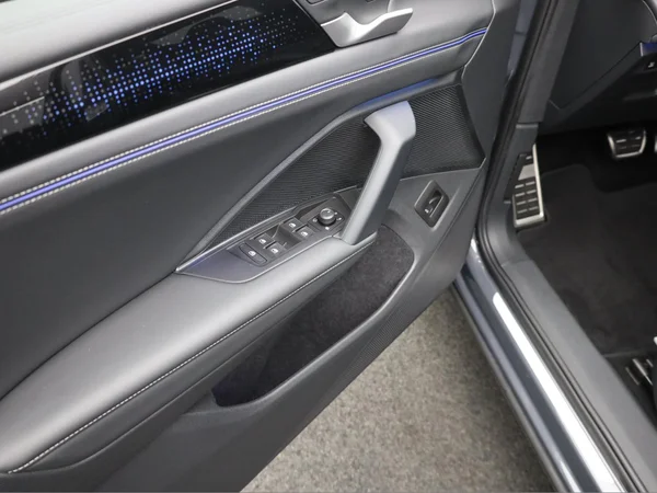 VOLKSWAGEN Tiguan (2024) — foto 7 van 24