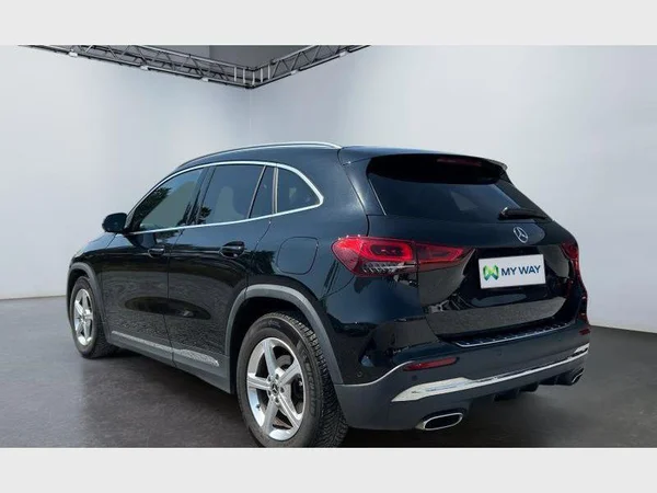 Mercedes-Benz GLA 180 (2022) — foto 12 van 29