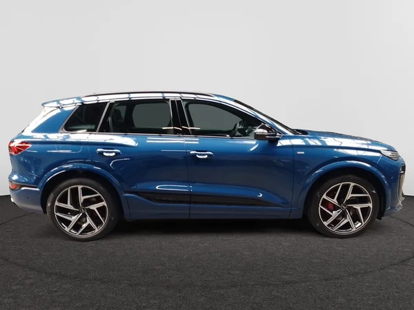 AUDI Q6 e-tron (2025) — foto 4 van 24