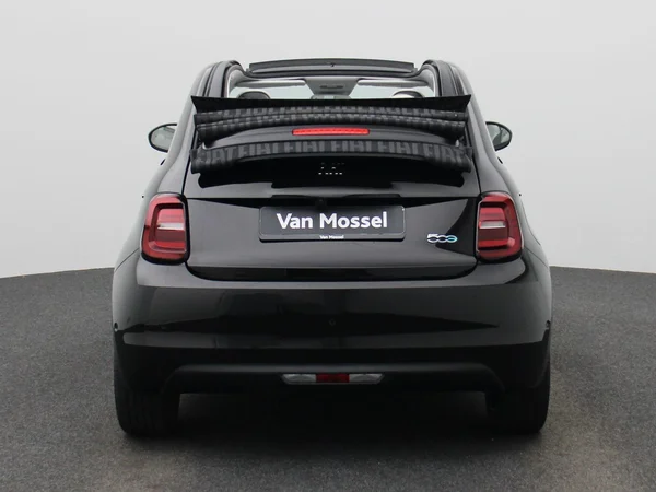 Fiat 500C (2023) — foto 36 van 40