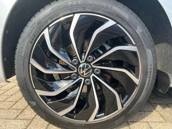 VOLKSWAGEN Golf VIII (2024) — foto 16 van 24
