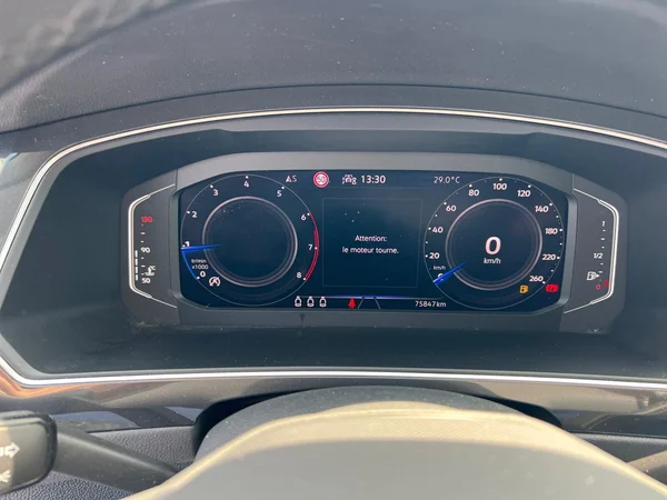 VOLKSWAGEN Tiguan (2022) — foto 17 van 18