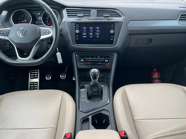 VOLKSWAGEN Tiguan (2022) — foto 19 van 24