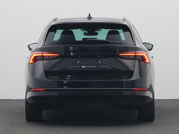 SKODA Octavia Combi (2024) — foto 18 van 21