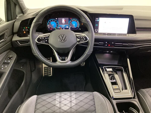 VOLKSWAGEN Golf VIII SW (2024) — foto 5 van 36