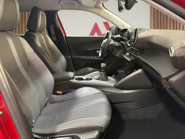 Peugeot 2008 (2020) — foto 21 van 29