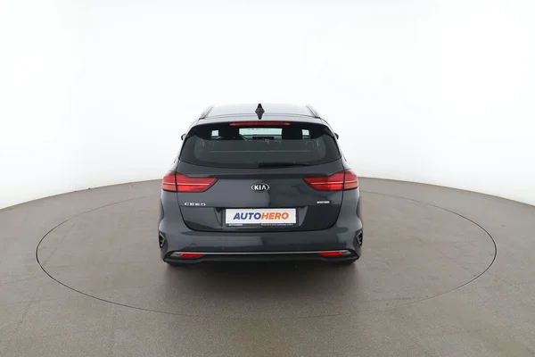 Kia cee'd (2021) — foto 11 van 16