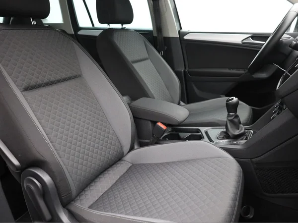 VOLKSWAGEN Tiguan (2018) — foto 15 van 20