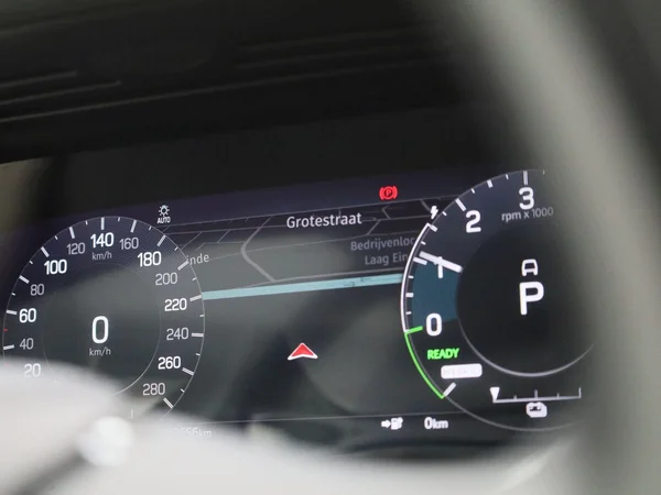 Land Rover Discovery Sport (2021) — foto 17 van 50