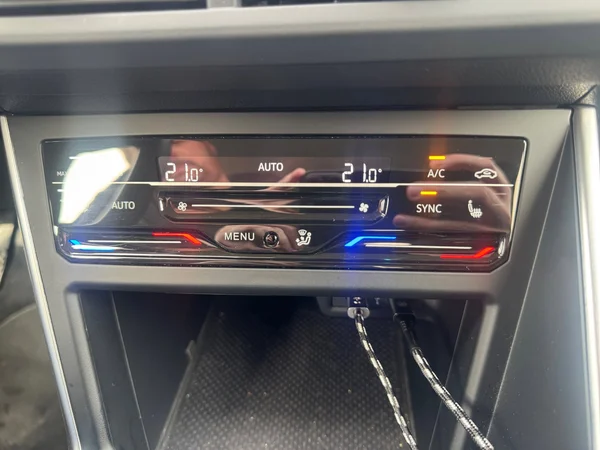 VOLKSWAGEN Taigo (2024) — foto 3 van 21