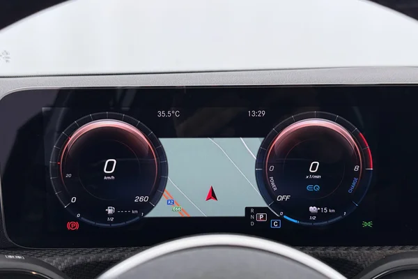 Mercedes-Benz A-Class Sedan PHEV (V177) (2022) — foto 11 van 30