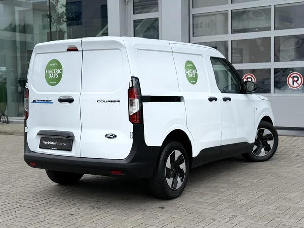 Ford Transit Courier (2025) — foto 34 van 35