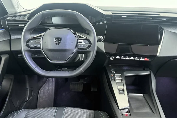 Peugeot 308 PHEV (2022) — foto 11 van 29