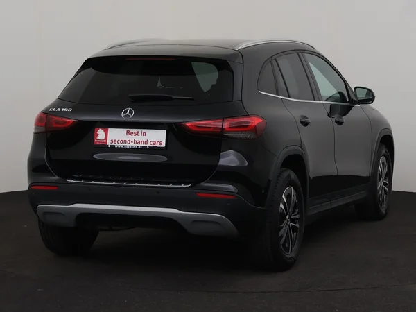 MERCEDES GLA 180 (2023) — foto 23 van 29
