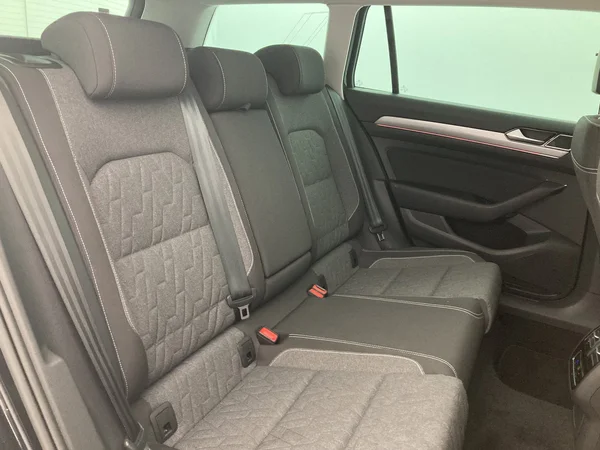 VOLKSWAGEN Passat Variant (2024) — foto 25 van 35
