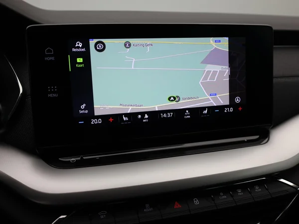 SKODA Octavia Combi (2021) — foto 10 van 21