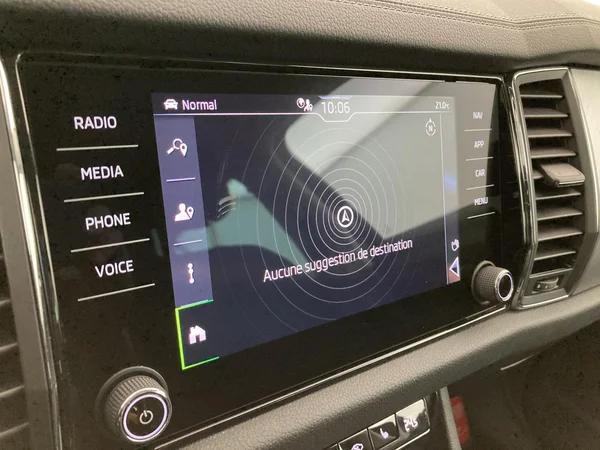 SKODA Kodiaq (2023) — foto 6 van 36