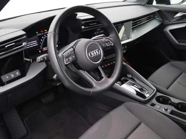 AUDI A3 Sedan (2025) — foto 2 van 26