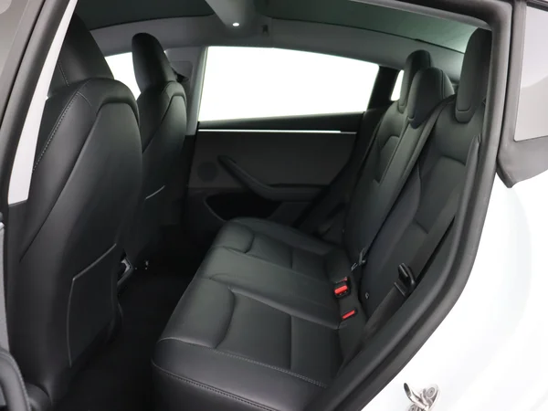 TESLA Model 3 (2024) — foto 5 van 28