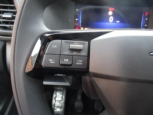Opel Vivaro (2025) — foto 8 van 20
