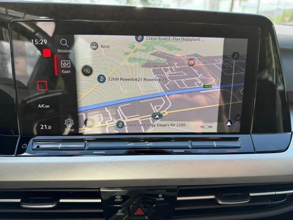 VOLKSWAGEN Golf VIII SW (2024) — foto 6 van 20