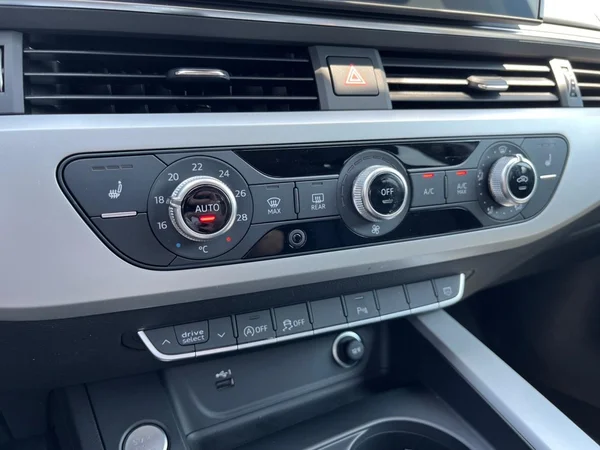 AUDI A4 Avant (2024) — foto 9 van 22