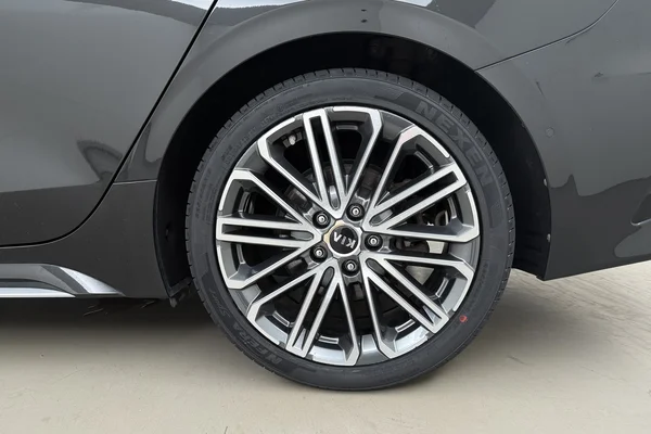 Kia ProCeed (2021) — foto 24 van 27