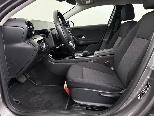 MERCEDES A 180 (2021) — foto 2 van 30