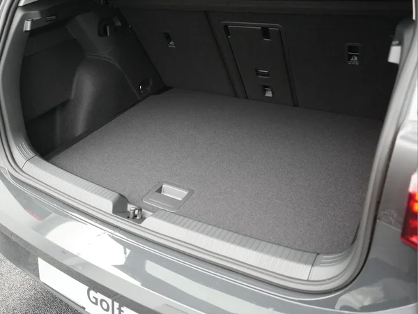 VOLKSWAGEN Golf VIII (2026) — foto 4 van 10