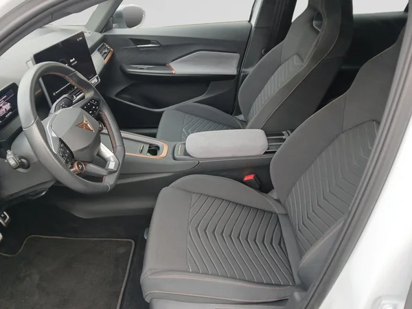 CUPRA Born (2025) — foto 16 van 19
