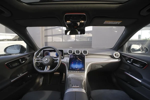 Mercedes-Benz C-Klasse (2024) — foto 6 van 34