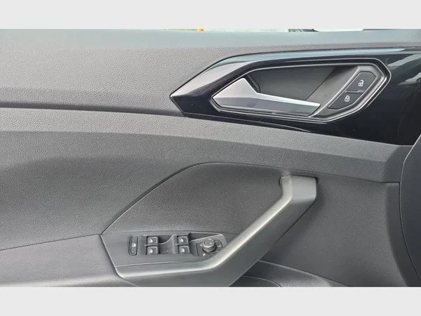 Volkswagen T-Cross (2023) — foto 16 van 28
