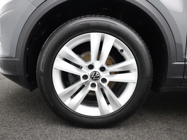 VOLKSWAGEN T-Roc (2019) — foto 4 van 23